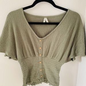 Slightly Cropped, loose sleeve top